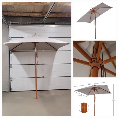 Parasol ogrodowy z drewnianym masztem