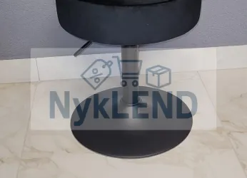 Regulowany taboret roboczy